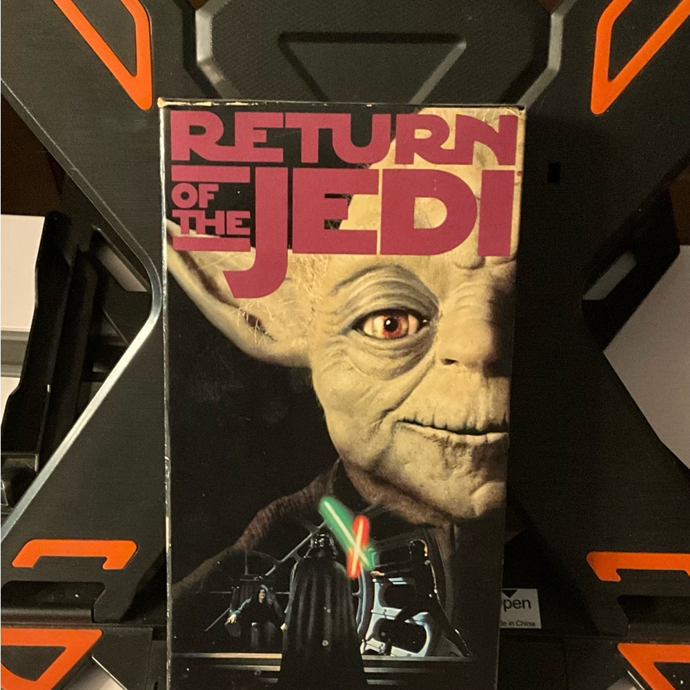 Star Wars..2 VHS Tapes…Return of the Jedi & Attack of the Clones with Yoda Cover
